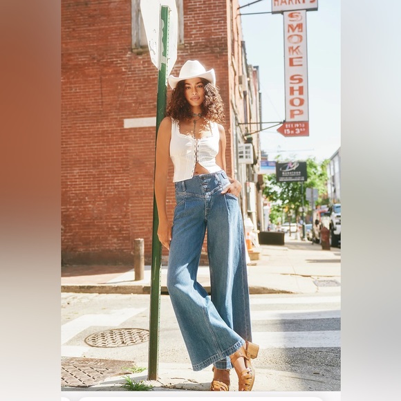 We The Free Super Sweeper Wide Leg denim jeans. Hard to find. Size Large - Picture 10 of 10